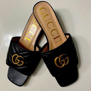 Size 9.5 Gucci sandals in black